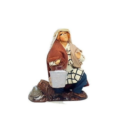 Statuina Pastore vestito Lattaio in ginocchio 8 cm di terracotta per presepe