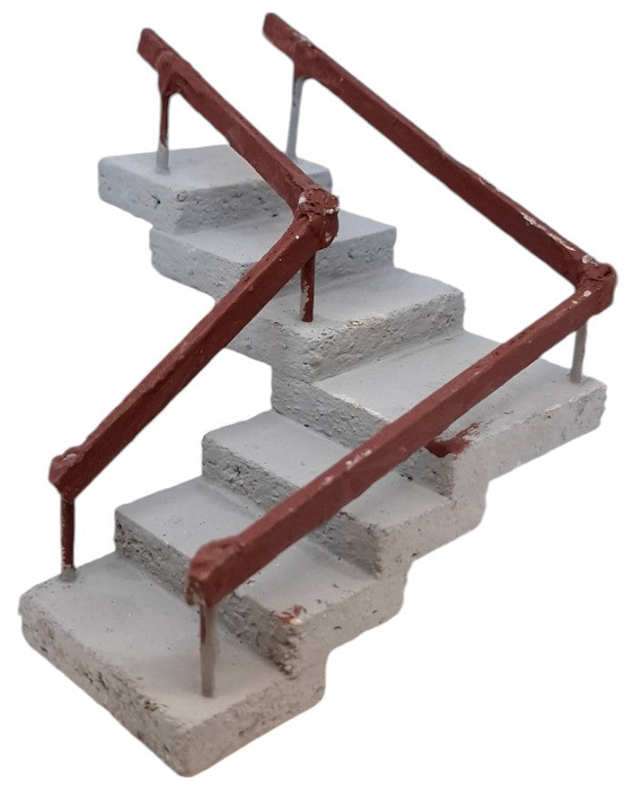 Scala con gradni e pianerottolo svolta sinistra cm 5x4 larghezza gradini 5 cm