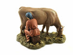Mungitrice con mucca cm 13 in resina in gift box